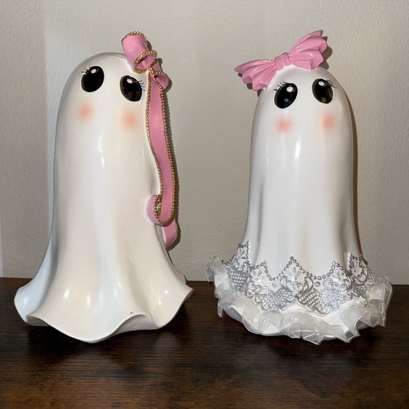 Glamorous Ghouls Pink Bow Ghost Friends - Picture 1 of 2